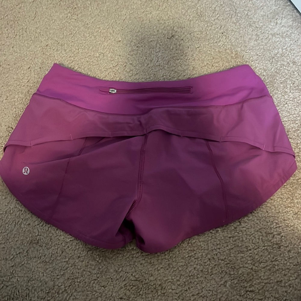 Lululemon Speed Up low rise 2.5 inch shorts size 4 color vivid plum